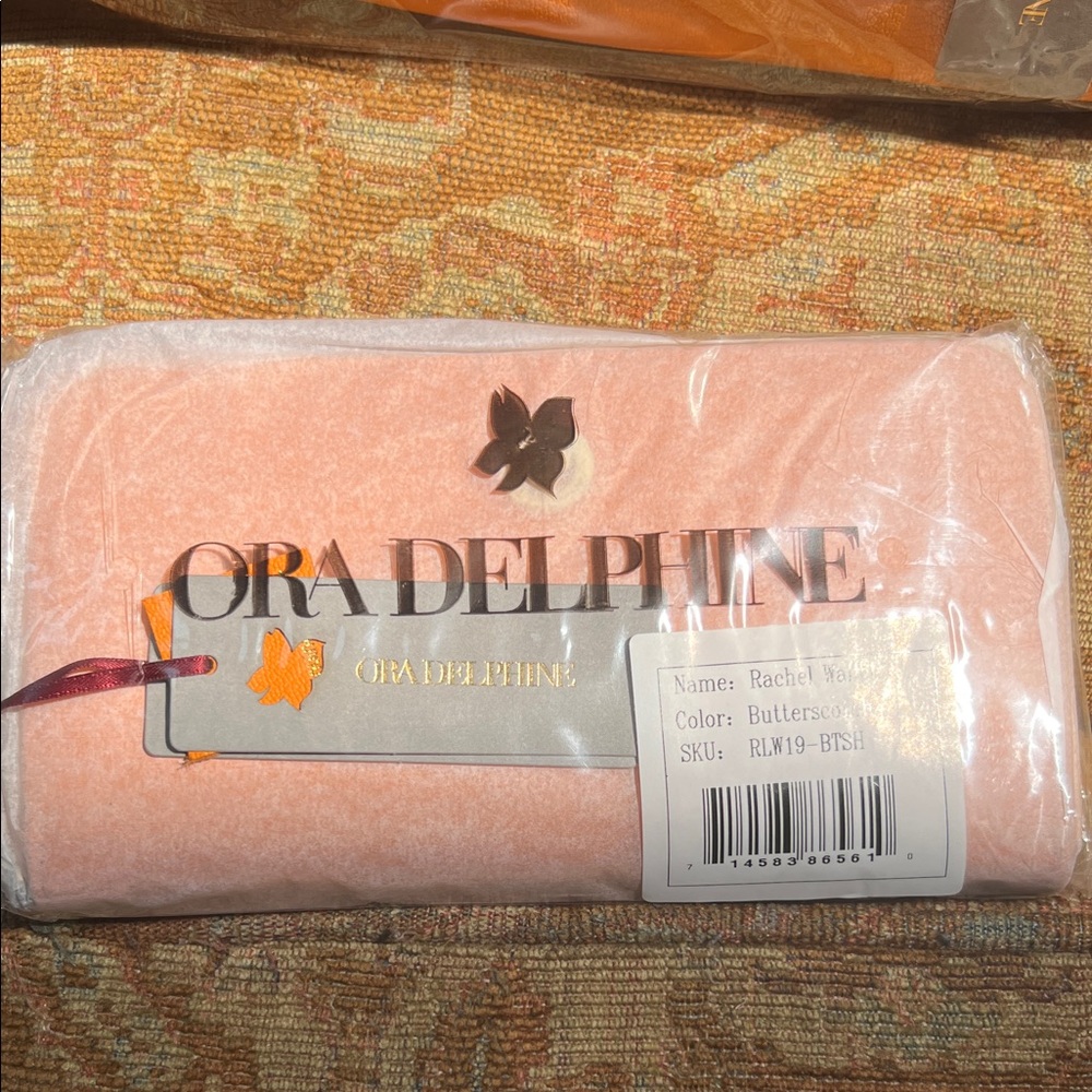 Ora Delphine Peach Clutch